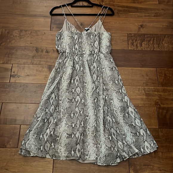 NWT Banana Republic snakeskin print chiffon spaghetti strap dress - Picture 4 of 13